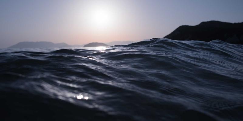 交叉模式中国发展：当中国时尚、商务正式与生活方式交融的时代叙事