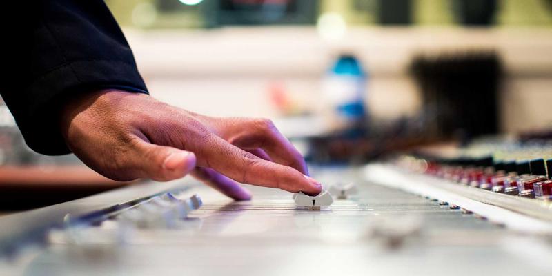 交叉模式中国：脑机接口如何重塑艺术创作与心理健康的潮流趋势