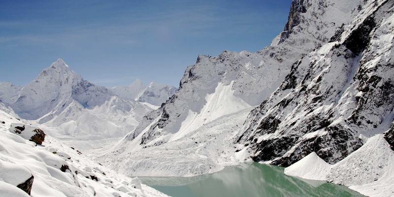 绿色金融赋能未来：解码中国能源转型下新型电力系统与时尚产业的潮流共生